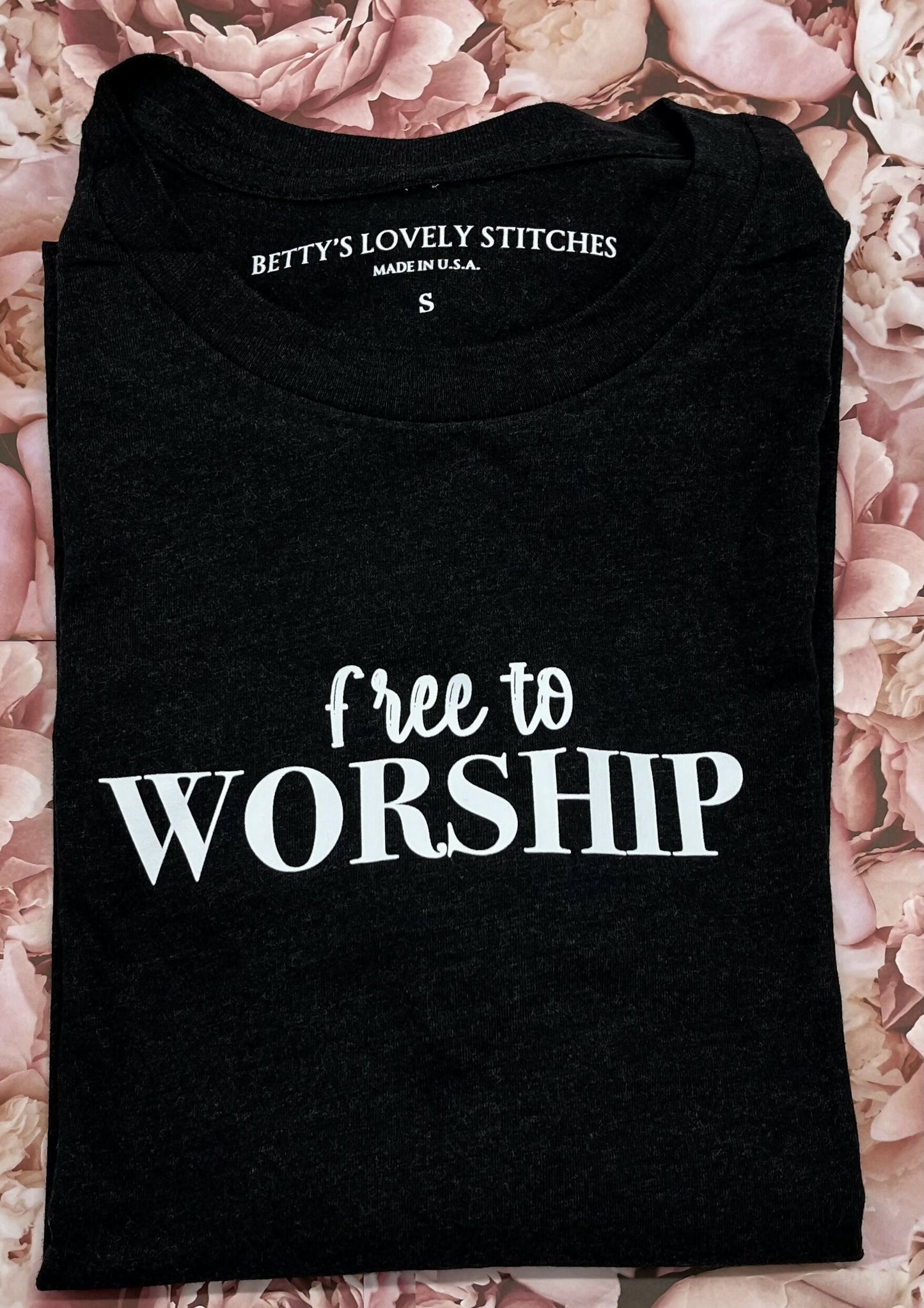 Free to worship Graphic Tee